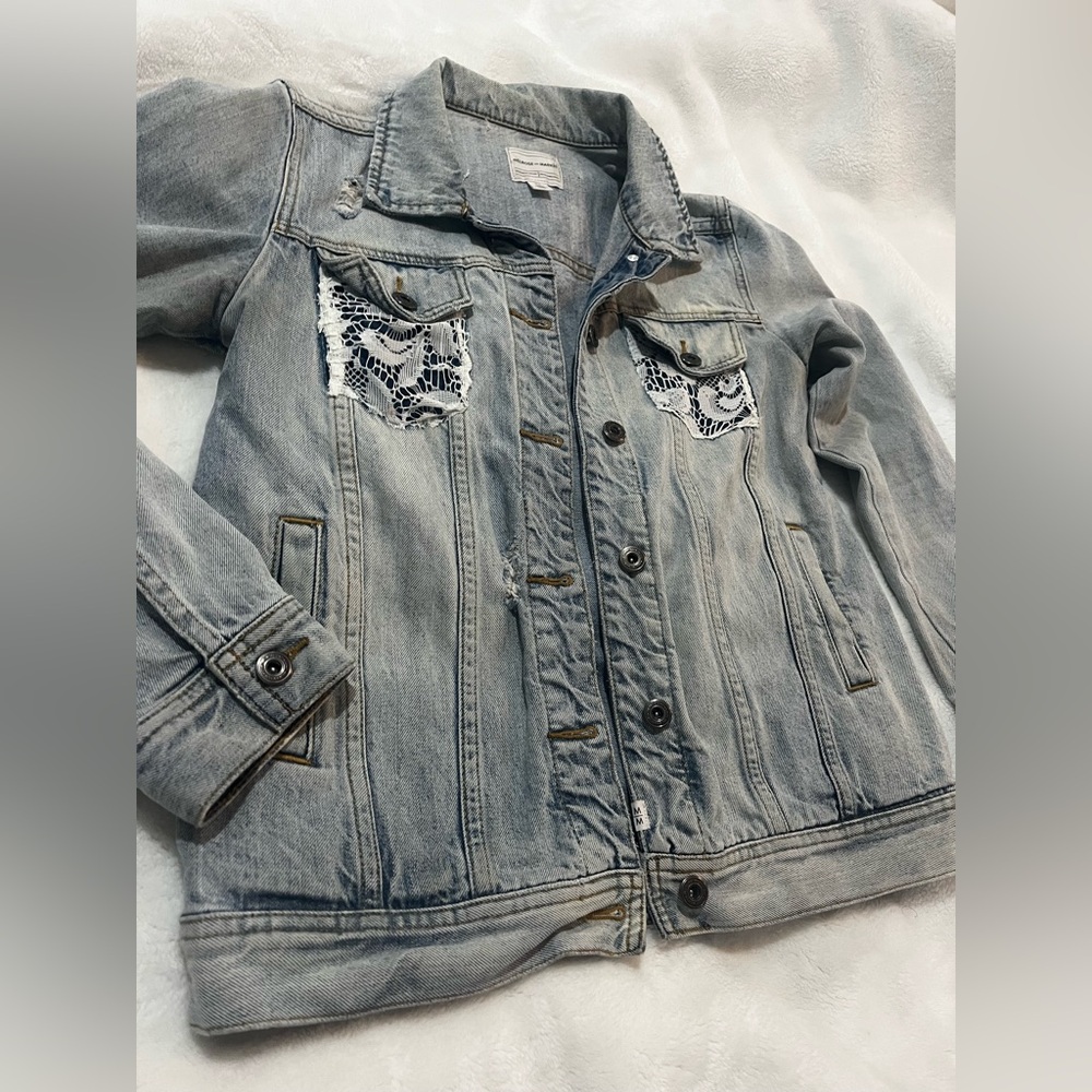 🎀Hand Painted Denim Jacket with Goose Design - Picture 5 of 7